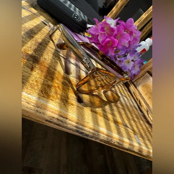 •Ray Ban Sunglasses•